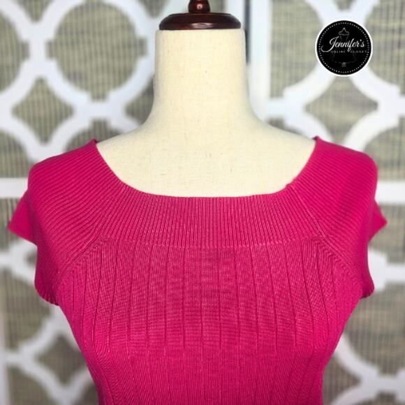 Rafaella Fuchsia Ribbed Boat Neckline and Shoulders Sweater Top Size Medium - Picture 3 of 11